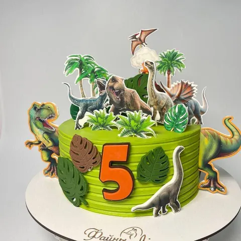 Зелёный торт с динозаврами, пальмами и цифрой 5